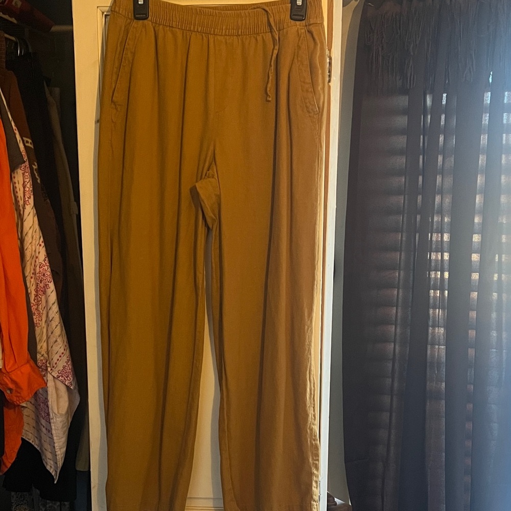 Old Navy Women’s linen pants.  Size small